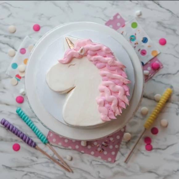 Handstand Kitchen Rainbows and Unicorns Large Cake Making Set! - Picture 2 of 4